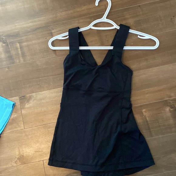 Lululemon sz 4 black tank - Picture 1 of 5